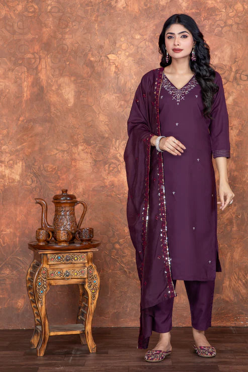 Exquisite Roman Silk Embroidered Suit Set