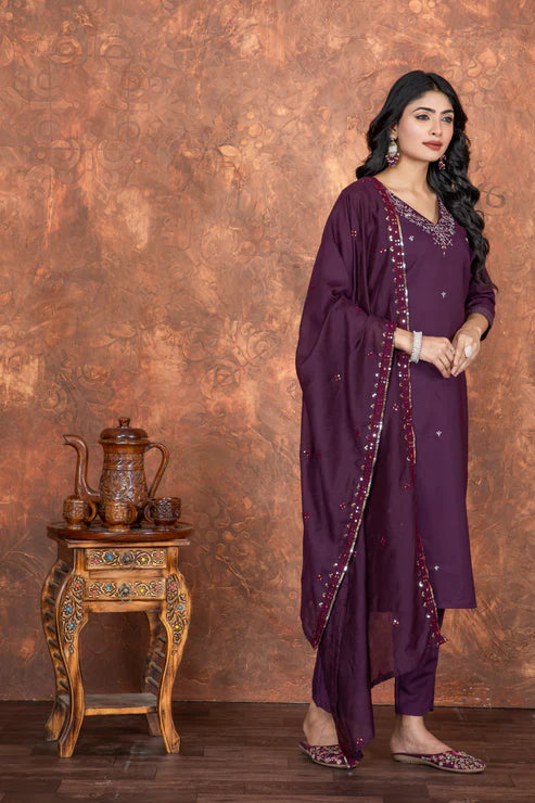 Exquisite Roman Silk Embroidered Suit Set