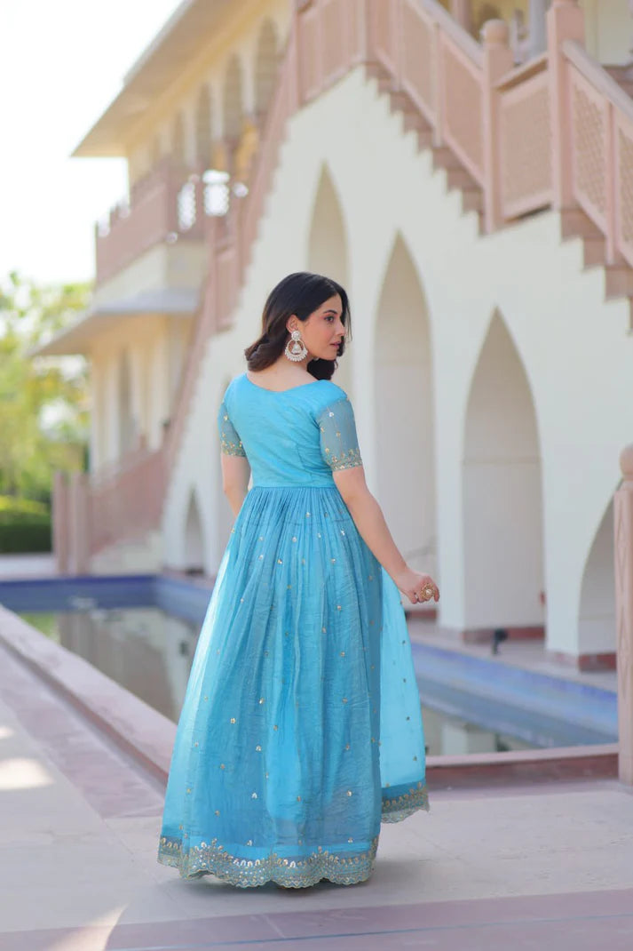 DIXZ FASHION GOLD CUEH EMBROIDERY WORK GOWN