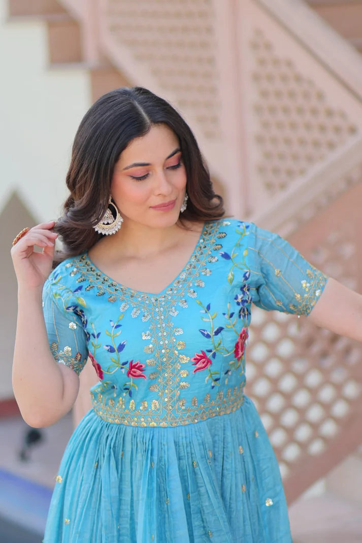 DIXZ FASHION GOLD CUEH EMBROIDERY WORK GOWN