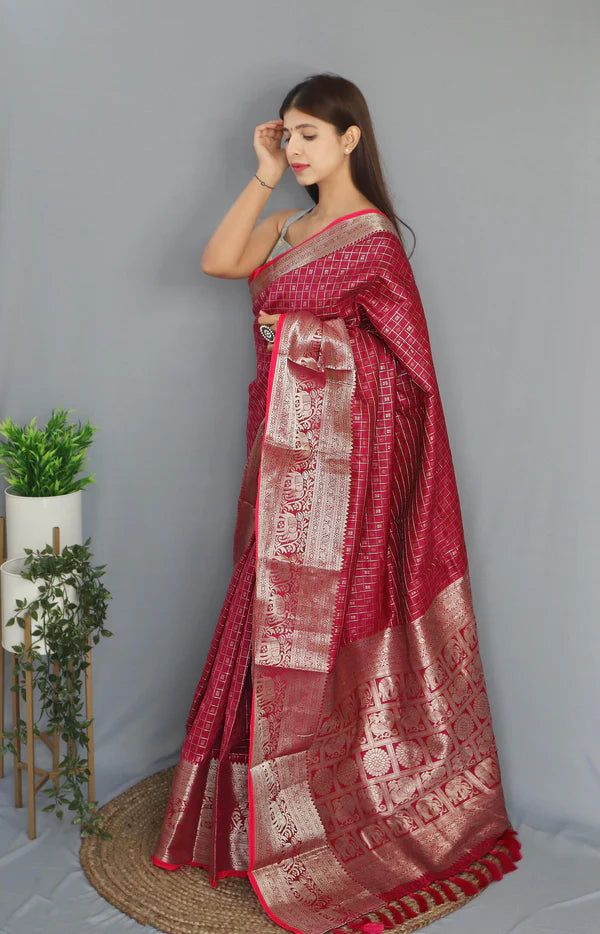 Dixz Fashion Graceful Khicha Checks Silk Saree with Rich Pallu & Embellished Border
