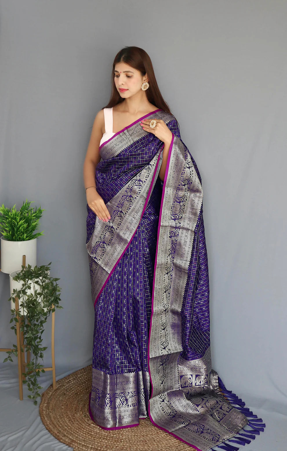 Dixz Fashion Graceful Khicha Checks Silk Saree with Rich Pallu & Embellished Border