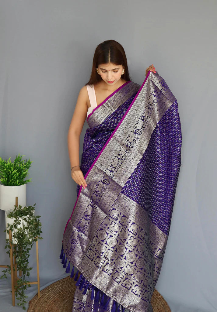 Dixz Fashion Graceful Khicha Checks Silk Saree with Rich Pallu & Embellished Border