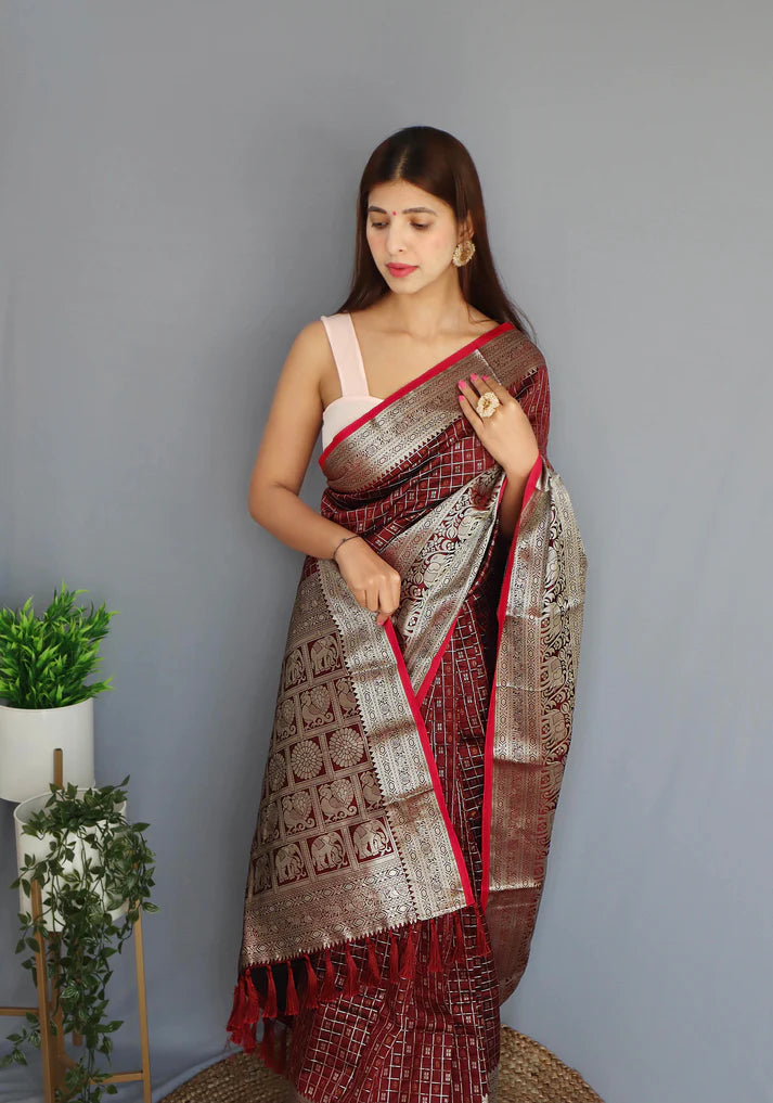 Dixz Fashion Graceful Khicha Checks Silk Saree with Rich Pallu & Embellished Border