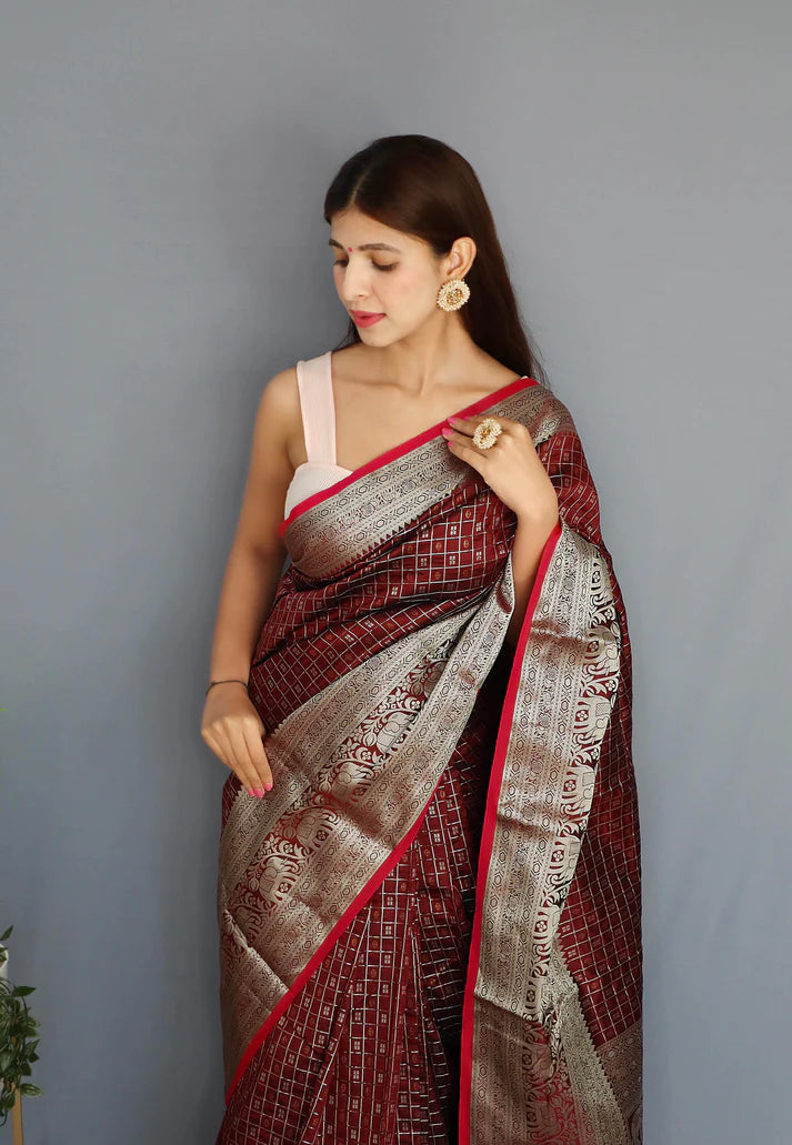 Dixz Fashion Graceful Khicha Checks Silk Saree with Rich Pallu & Embellished Border