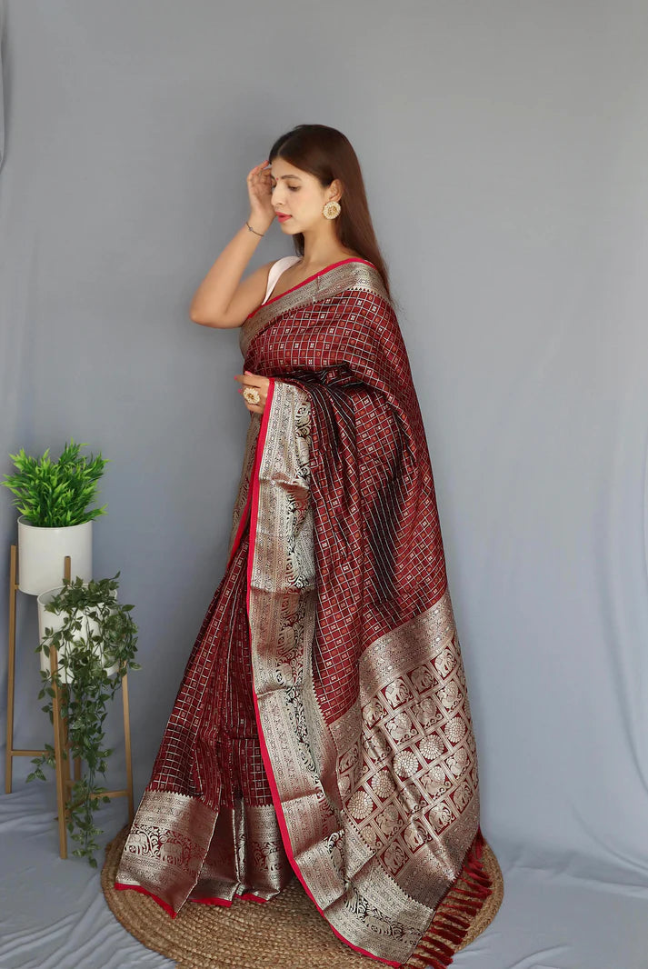 Dixz Fashion Graceful Khicha Checks Silk Saree with Rich Pallu & Embellished Border