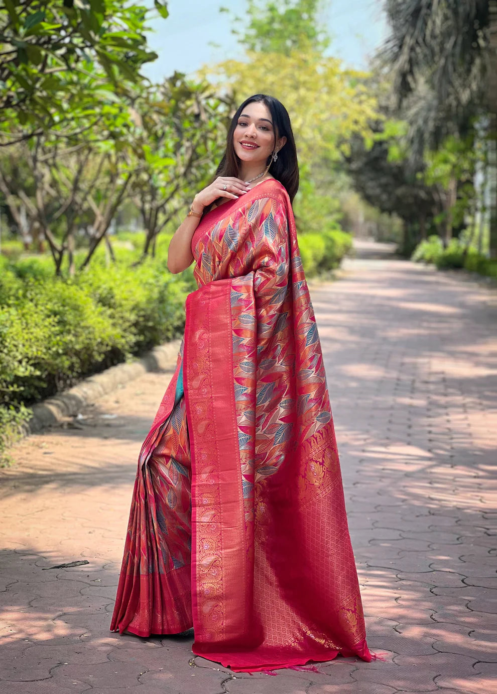 Dixz Fashion Kanchipattu Silk Saree with Contrast Weaving Border