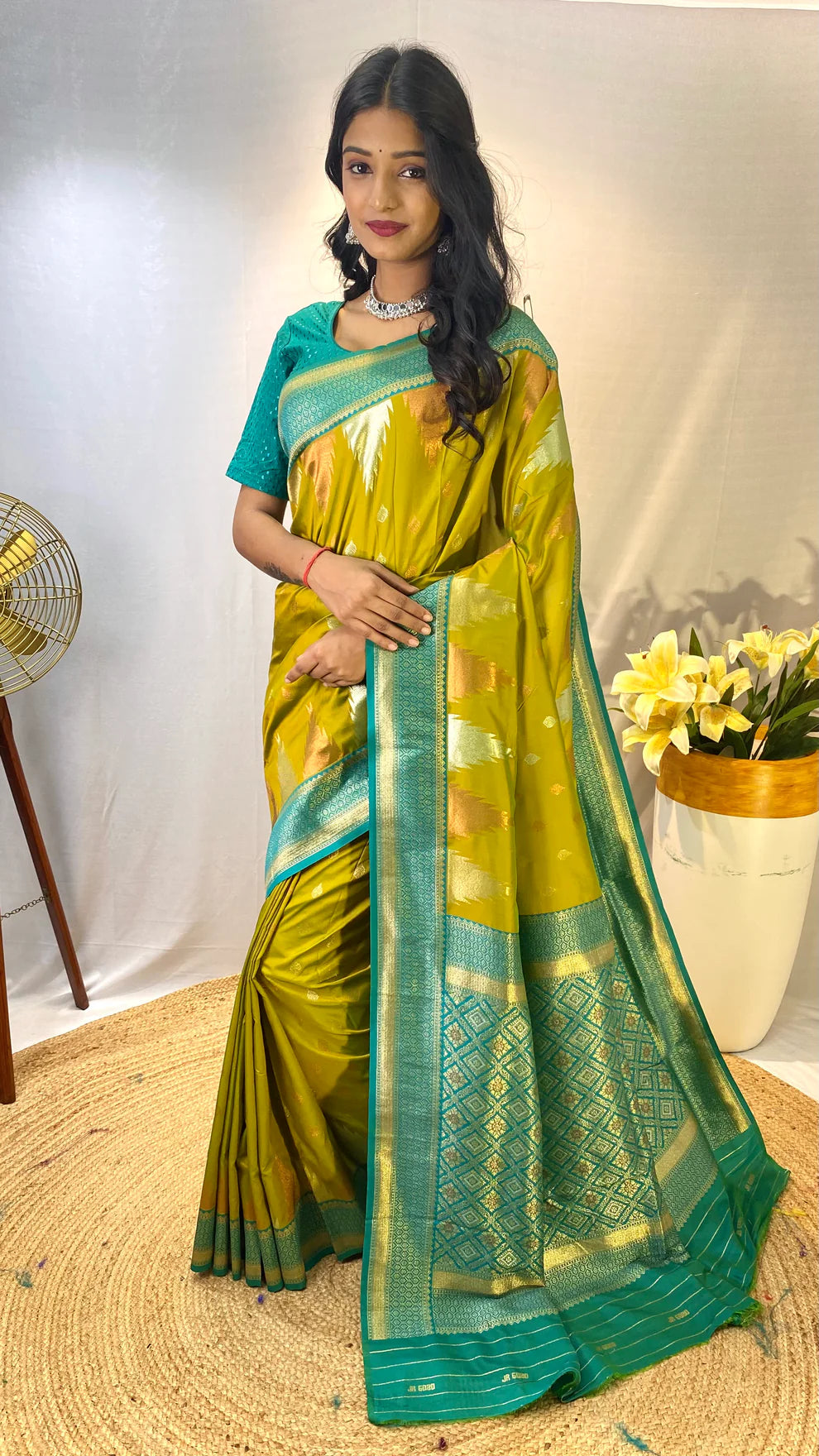 Dixz Fashion Ashmita – Semi Kanchi Silk Saree with Temple Border & Rich Zari Weaving