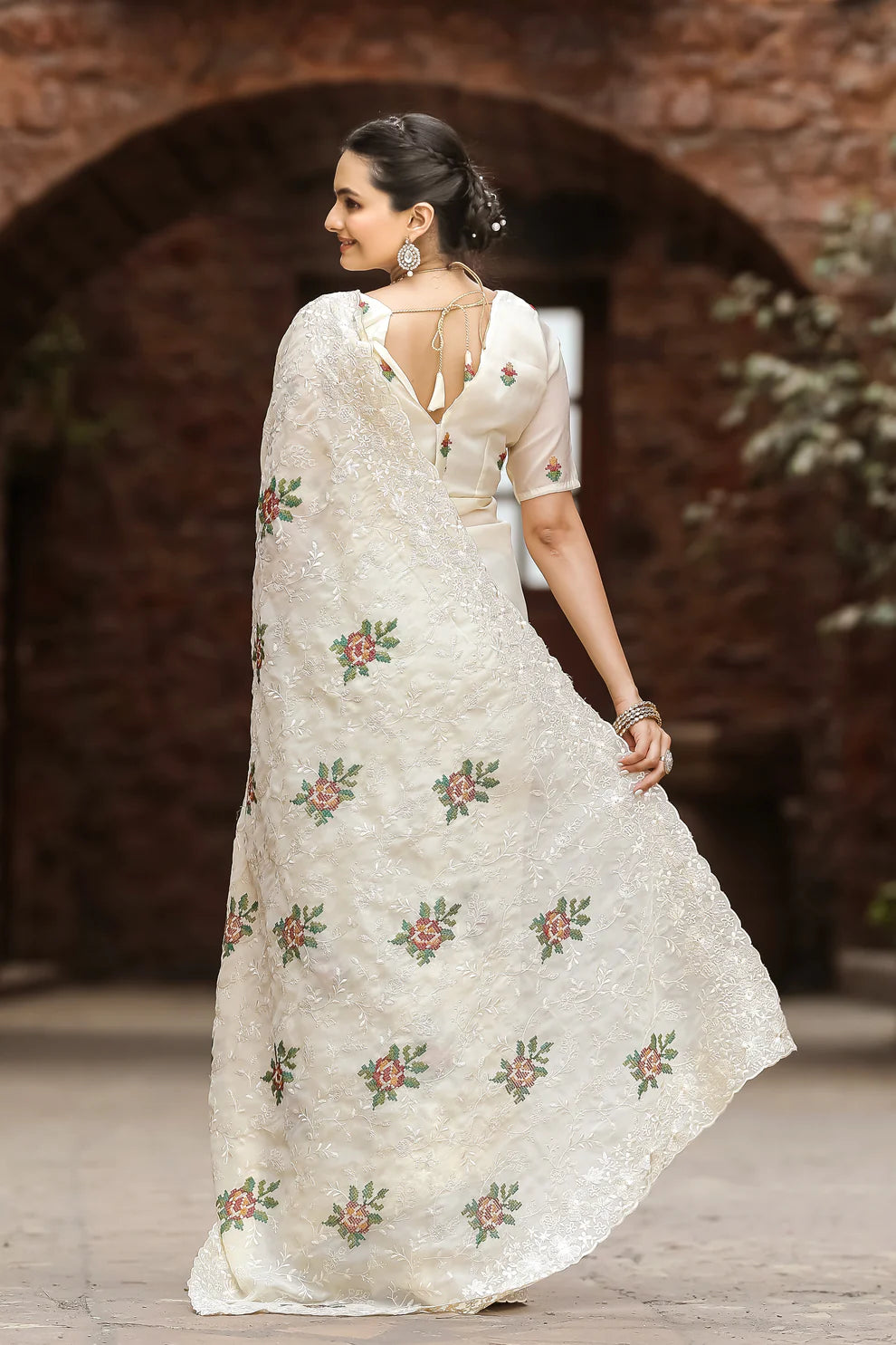 Dixz Fashion Pure Zari Chiffon Saree with Embroidery & Cutwork