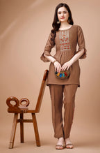 Embroidered Kurta & Pant Co-ords Set