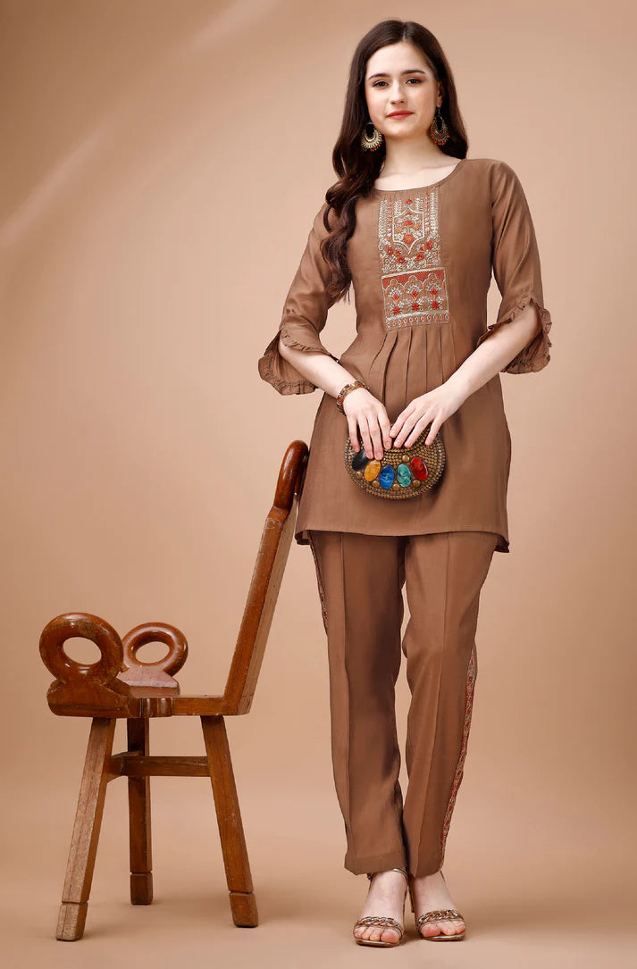 Embroidered Kurta & Pant Co-ords Set