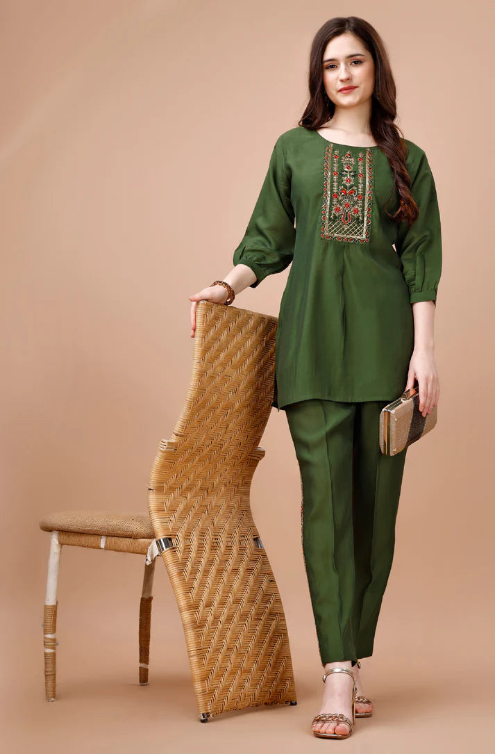 Embroidered Kurta & Pant Co-ords Set
