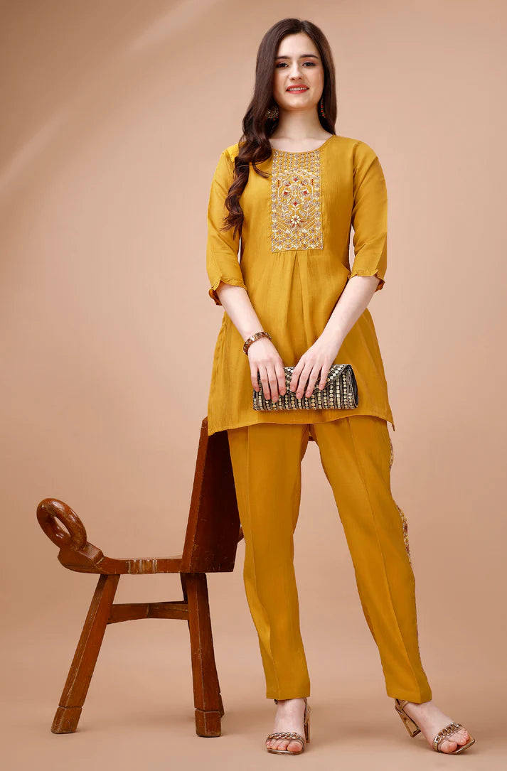 Embroidered Kurta & Pant Co-ords Set