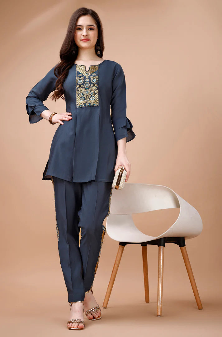 Embroidered Kurta & Pant Co-ords Set