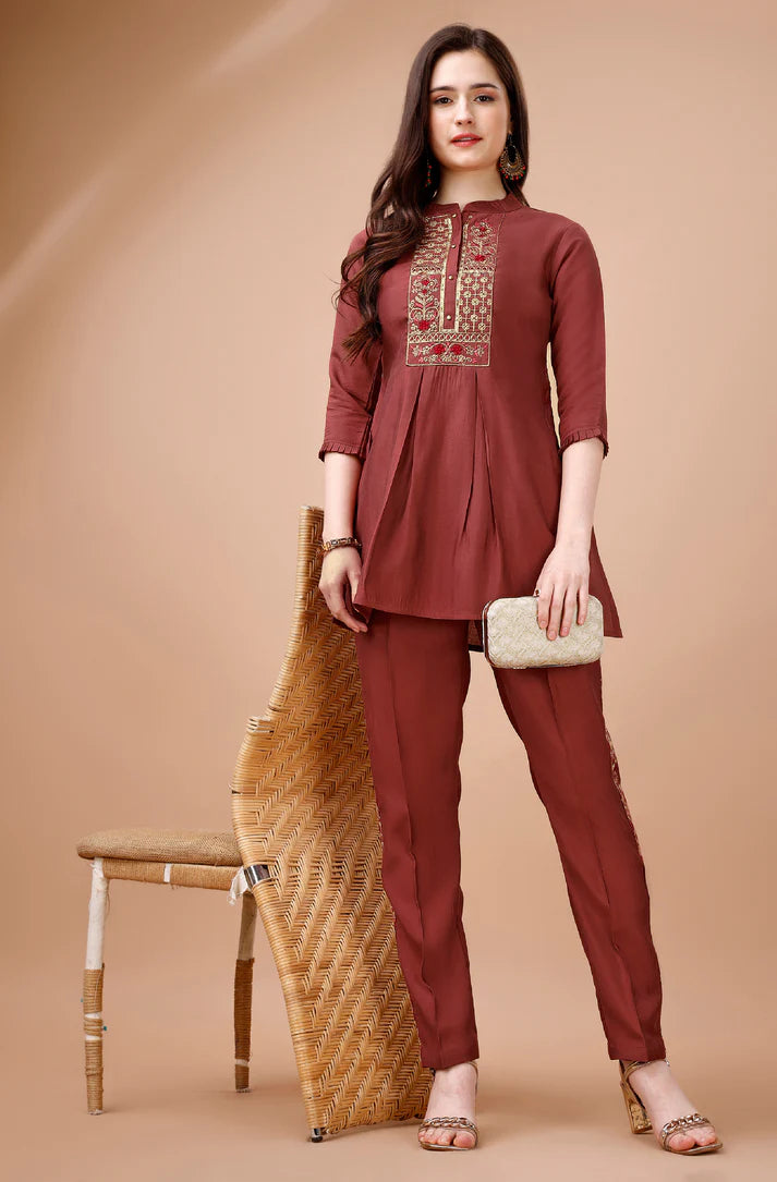 Embroidered Kurta & Pant Co-ords Set